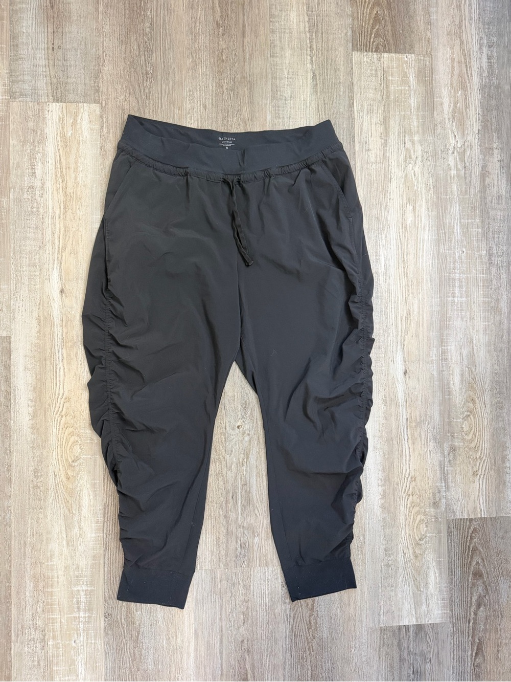 Athleta Altitude Women’s Lined Joggers in Black, size 16